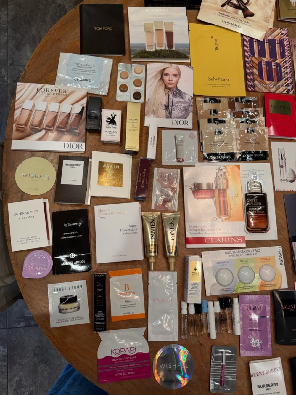 Mixed High-End Beauty Sample Lot - Assorted Brands - Neutral & Gold Accents - Picture 2 of 5